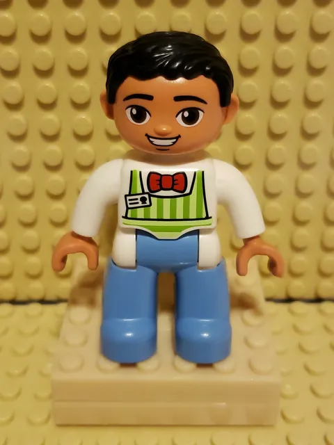 Lego Duplo Figure Boy Man Grocery Clerk Pizza Vendor Cafe Ice Cream 10586 45010