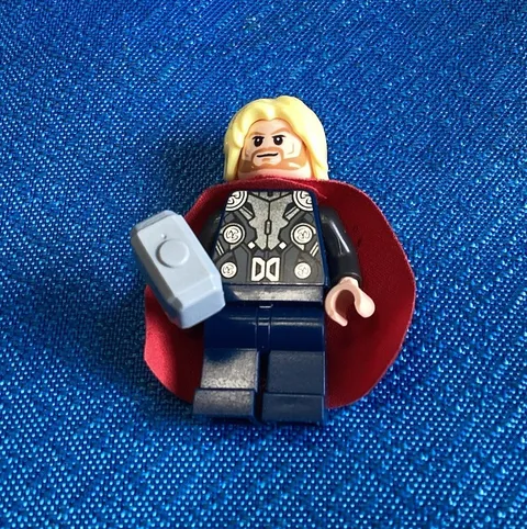 LEGO - Super Heroes: The Avengers - Thor, Soft Cape - Mini Figure / Mini Fig