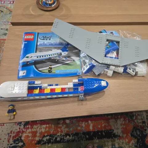 LEGO City: Passenger Plane (3181) 95% Complete - Some Mini Figs