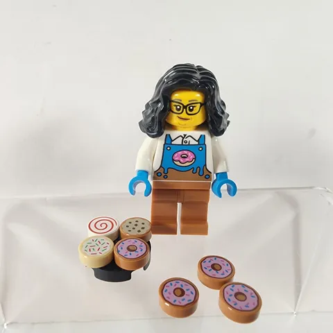 LEGO City BAM Donut Vendor Woman Girl 60452