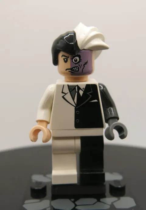 LEGO Batman - Two-Face - Black Stripe Hips bat004 - 2006