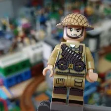 LEGO Soldier Costum Minifigure Figure - Plastic - w/ Tan Uniform & Helmet Ww2