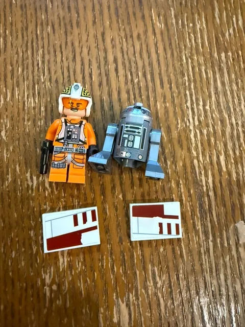 Lego Star Wars 75218 Biggs Darklighter  R2-q2 Mini Figures + Red 3 X-wing Panels