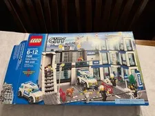 LEGO City: Police Station (7498) As Is.  Many Extras