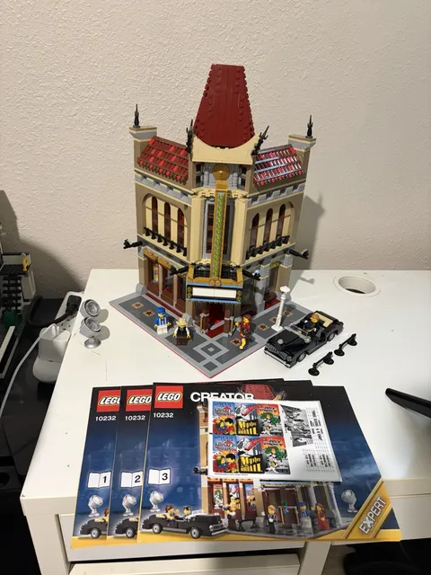 LEGO Creator Expert: Palace Cinema (10232) Retired Complete Set W/ Manual