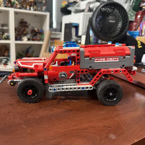 LEGO TECHNIC: First Responder (42075)