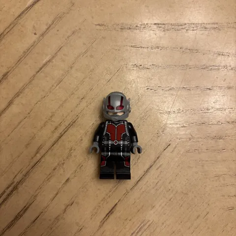 LEGO 76109 - Super Heroes -  Ant-Man (Upgraded Suit) - Mini Fig / Mini Figure