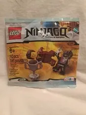 Extremely Rare LEGO Ninjago - Toys R Us Exclusive - DARETH vs NINDROID Polybag