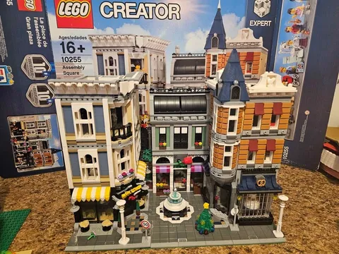 LEGO Creator Expert Assembly Square  10255 CITY - no minifigures /w Box & Manual