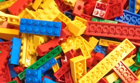 LEGO 701+ Pieces Red Blue Yellow Green Brick Mixed Bulk Lot Bricks Parts Pieces