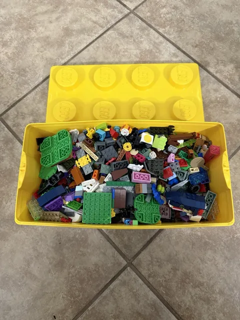 Lot Of 3.5 Lbs Misc Legos & Stackable Yellow 2015 LEGO Classic Case