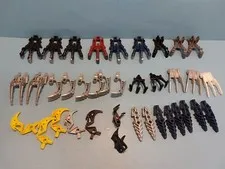 LEGO BIONICLE PARTS MIXED LOT WITH CLAWS AND FEET - LOT 7