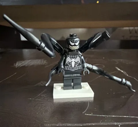 LEGO Spider-Man Venom Minifigure with Tentacle Arms Accessories