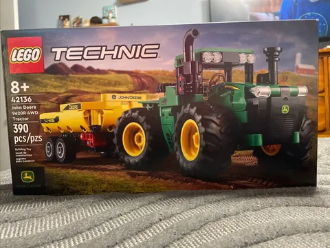 LEGO TECHNIC: John Deere 9620R 4WD Tractor (42136)