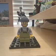 LEGO Minifigure fisherman wrong head good con