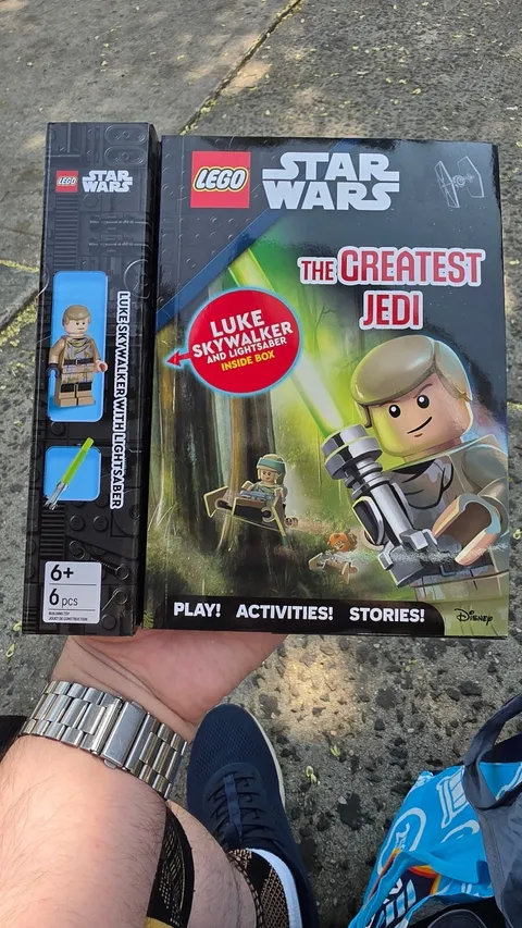 LEGO Star Wars The Greatest Jedi Luke Skywalker Activity and Story Book with Min