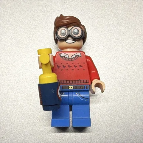 LEGO Minifigure Robin Lego Batman movie Red Sweater w shark repellent 