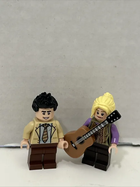 LEGO Minifigures Phoebe Buffay & Ross Geller From Friends Central Perk 21319