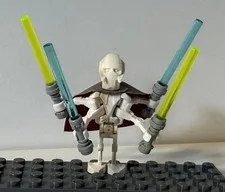 LEGO General Grievous Minifigure w/ Cape - Lightsabers