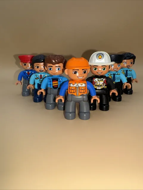 Lego Duplo Lot of 7 People Figures As Shown. (B5)