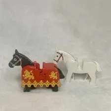 LEGO Vintage Red Horse Barding Ruffled Edge w/Yellow Dragon Lion 6060 W2 Horses