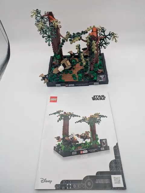 LEGO Star Wars: Endor Speeder Chase Diorama (75353) 99% Complete