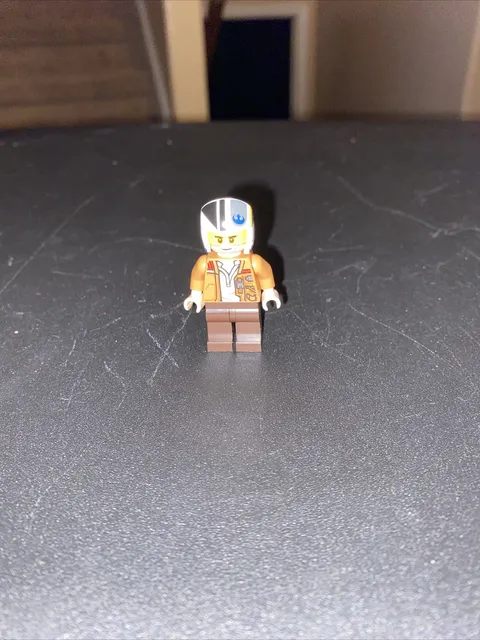 Lego Minifigure Figure Poe Dameron Pilot Star Wars 75297	RR