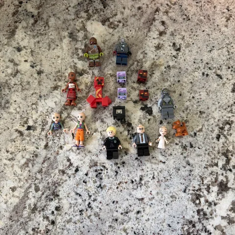 LEGO Minifigures Lot Mixed Themes Minecraft, Harry Potter, marvel, Disney 