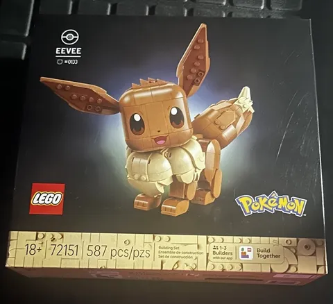 LEGO Pokémon Eevee Building Set 72151 587 Pieces Build Together 18+