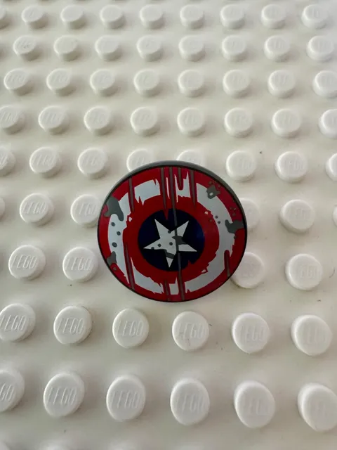 LEGO Minifigure Shield Captain America Scratched and Weathered Pattern 75902pb21