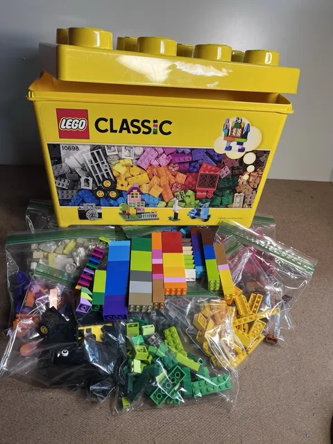 LEGO CLASSIC: Lego Large Creative Brick Box (10698) - 80% Brick Complete + Bin