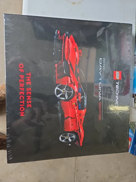 Lego Technic Ferrari Daytona SP3 The Sense of Perfection Sealed Non Numbered