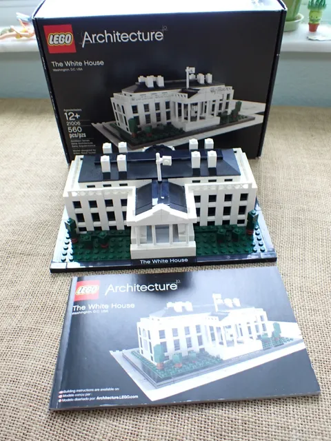 LEGO Architecture (21006) The White House  W/ Manual & Box
