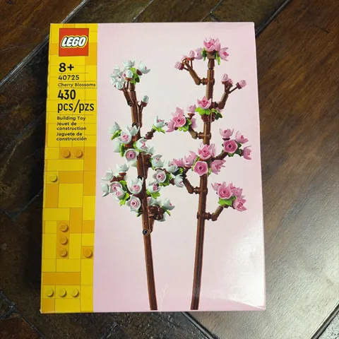Sealed LEGO Cherry Blossom (40725)