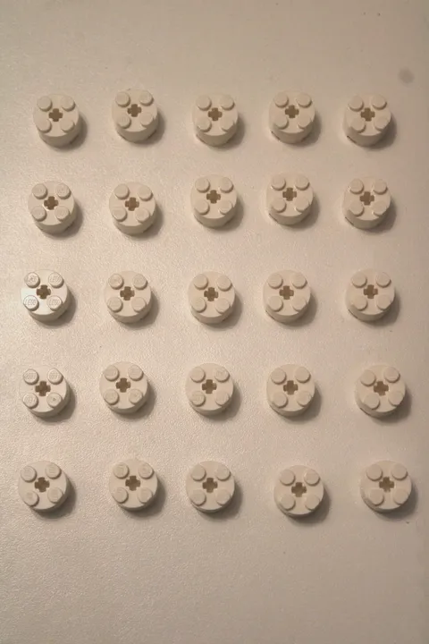 lot of 25! LEGO Roller Coaster - White Round 2x2 Bricks with Axle Holes