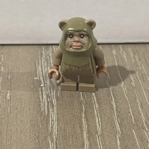LEGO Star Wars Ewok Warrior Minifigure (10236 75097) sw0508 - crack in arm/torso