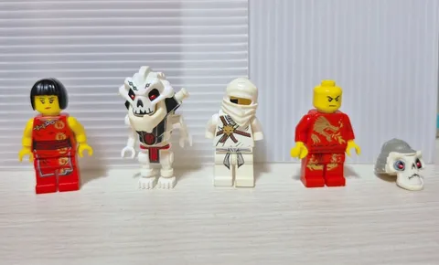 Discontinued LEGO NINJAGO Fire Temple 2507 Mini Figure Retired 2011 USED Junk