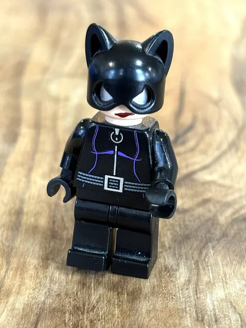 LEGO Minifigure Cat Woman Bat003 From Set 7779 With Whip Accessory - Rare LEGO