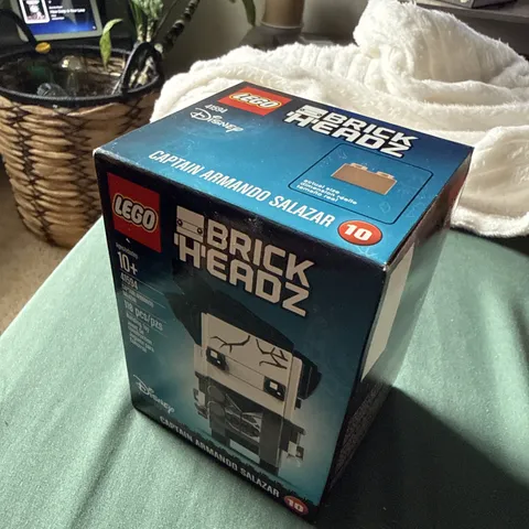 LEGO BRICKHEADZ: Captain Armando Salazar (41594)
