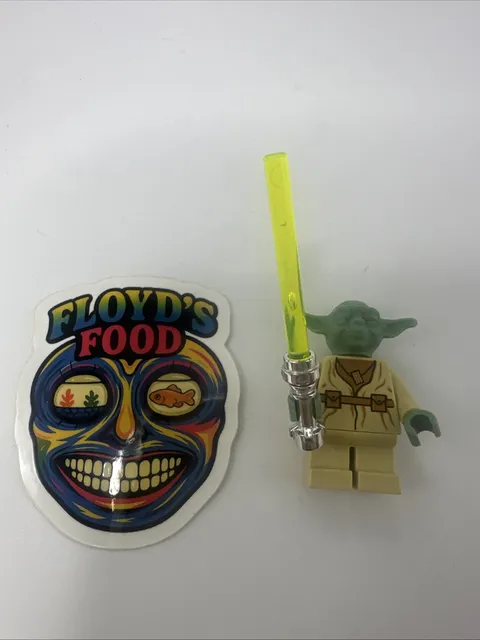 LEGO Yoda Minifigure sw0051 Star Wars Jedi Sand Green with Chrome Lightsaber