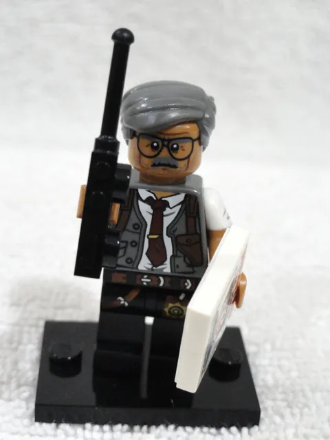 The LEGO Batman Movie Series 1 Minifigure 71017 - Commissioner Gordon