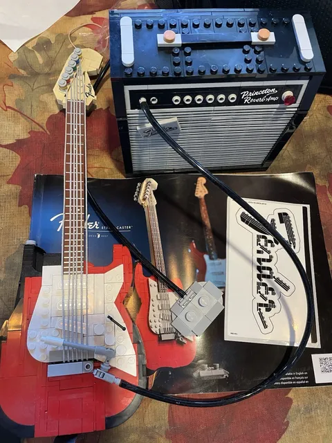 LEGO Ideas: Fender Stratocaster (21329) Complete W/ Box and Manual