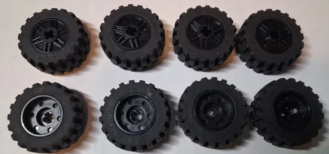 B-1 Lego Lot 8 Wheel 30.4 x 14 Black Bolts 55981c02 Offset Tread