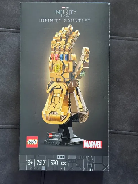 LEGO Marvel Infinity Gauntlet Set 76191 Collectible Thanos Glove with Infinity