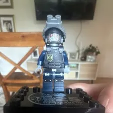 LEGO Robot Swat  Minifigure 2