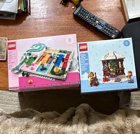 LEGO gift of purchase lot includes 40596 and 40778