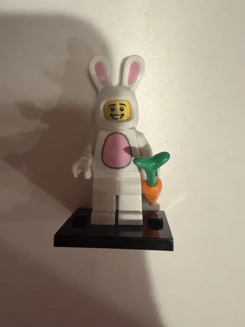Lego Minifigure Series 7 Bunny Guy (8831)