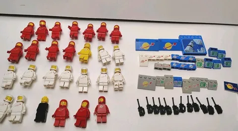 LEGO VINTAGE Space Red Yellow White 25+  Minifigures & accessories 1980s REAL