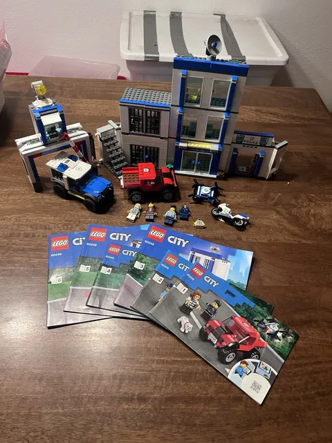 LEGO City Police Station 60246 with Instructions