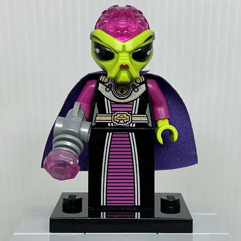LEGO Collectible Series 8 col08-16 Alien Villainess Minifigure Set 8833 Note